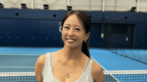 「たっ、たまらない！」園田彩乃、テニスコートの“爽やか白トップス”姿に注目　「めちゃくちゃかわいい」「女神だ」